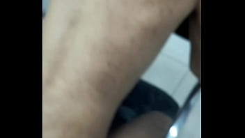 Barbeiro Maduro Chupando O Cuzinho Do Novinho Na Barbearia (beijo Grego)