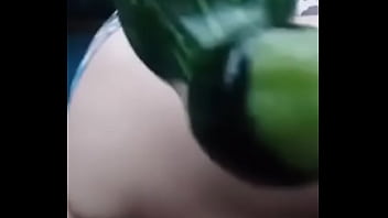 Madura Se Masturba Rico El Ano Con Un Pepino