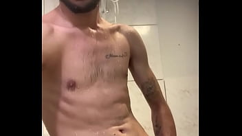 Mostrando A Rola - gozada, banho, punheta, novinho, petelhos - Video 1347812