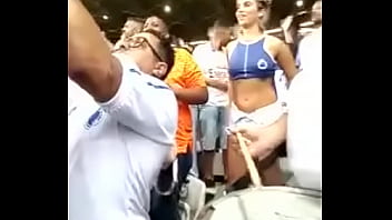 Cruzeirense Mostra As Tetas