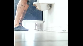 Espiando Hombre Orinando