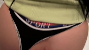 Me Encuentro A Una Chica En El Baño De Hombres Masturbarse_ Se La Meto