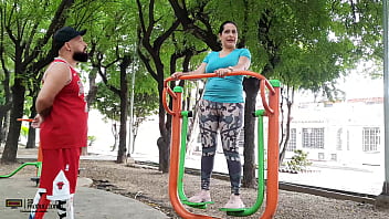 Encuentro A La Puta De Mi Vecina En El Parque Y Me Invita A Follarmela En Su Casa Historia Completa