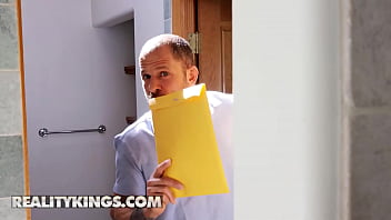 (percy Sires) Lets Her ' Employee (scott Nails) Inside Their House While She Takes A Shower Upstairs - Reality Kings