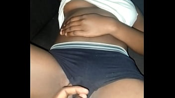 Il La Réveille Pour Un Baise