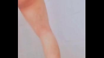 Tomando Una Ducha En El Baño