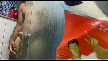 Camera Escondida Sobrindo Batendo Punheta No Banheiro
