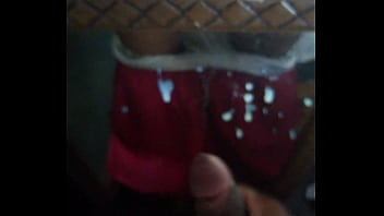 Baianinho Safado Cheio De Tesão, Abaixou A Bermuda E Gozou No Espelho