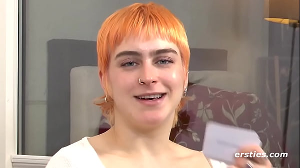 Ersties: Geile Deutsche Azubi Masturbiert Schmackhaft Vor Kamera