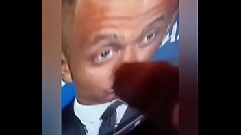 _____TV BITE N_5 : Aujourd_hui je bande comme un cochon, alors je zappe les cha_nes, et je tombe sur du Sport....super, y_a une interview de célèbre jo
