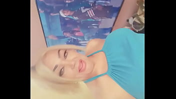 Solita En Casa Meriendo Hacen Camara En Vivo