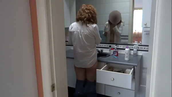 Stepmother Accepts For The First Time To Show Herself So That Stepson Masturbates And Cums