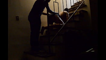 Lo Esperé En La Escalera
