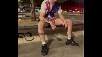 Exibicionismo Na Praça Roosevelt Em São Paulo