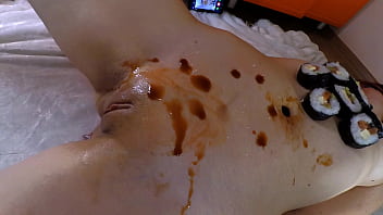 I Eat Sushi With A Naked Girl!!!