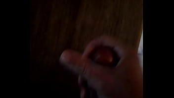 Petite éjaculation Sur Le Coin De La Table