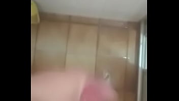 Gozando Gostoso No Banheiro - gozando-no-banheiro, gozando-antes-do-banho, punheta-gostosa-ate-goza - Video 1422668