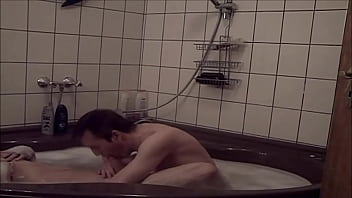 Mike Cumigout Im Badezimmer Mit Butch