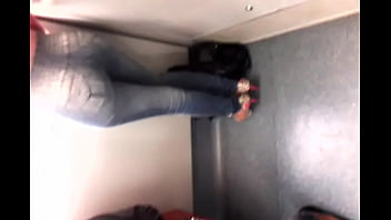 Gostosa Se Exibindo No Trem