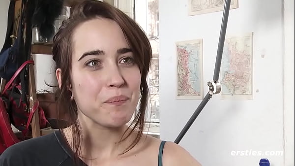 Ersties: Diese 22-jährige Macht Es Ihr Am Liebsten Mit Bloßen Fingern