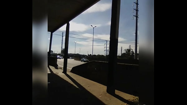 Mostrando A Bunda No Ponto De _nibus