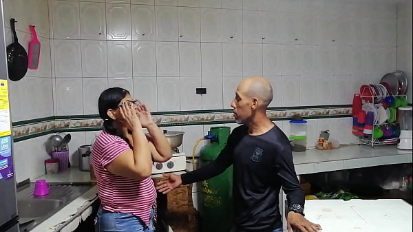 El Amigo De Mi Esposo Me Folla Hasta Correrme