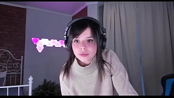 Girl Masturbates Pussy