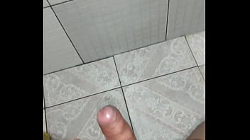 Eu Gozando Muito No Banheiro