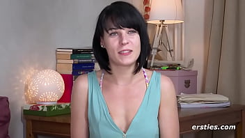 Ersties: Single Marie Nimmt 2 Toys Zur Hand