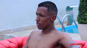 Pirocudo Gigante Mostrando Seu Pau Grande