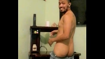 Bien Alegre Moviendo El Culo