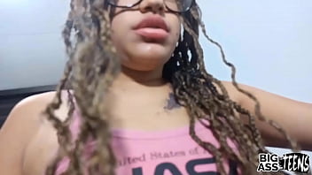 Mi Hermanastro Si Save Convenserme Para Darle Mi Culo Y Que Me Rebiente Mi Coño Con Su Polla Dura En Mi Culito