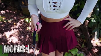 (addison Lee) Puts Leash On (oliver Flynn') Neck And Makes Him Lick Her Pussy In The Middle Of The Woods - Mofos