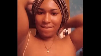 Mulher Trans Com Consolo Gigante