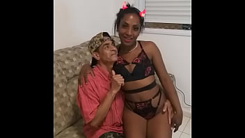 Safada Da Mulata Apronta Todas Com Duas Pirocas