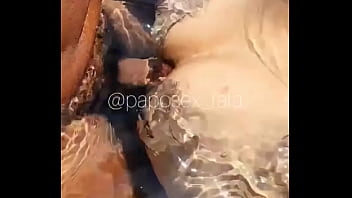 Putinha Dando Na Piscina