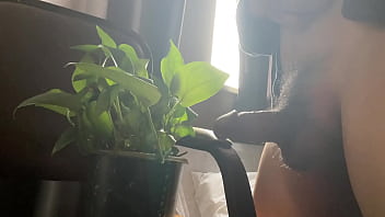 隔离间坐着无处可去，自摸一会儿