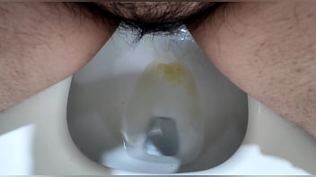 Feel Good, Pissing