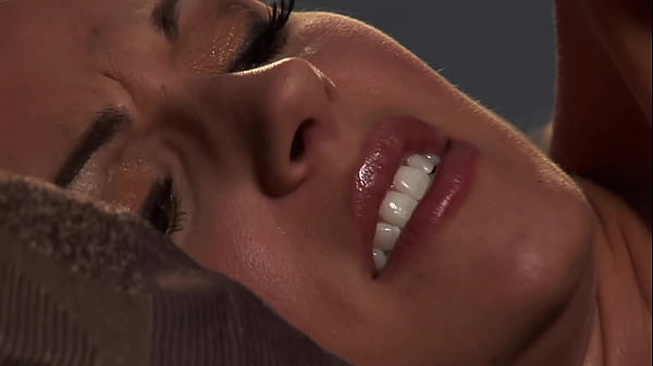 Samantha Ryan Get A Stron Orgasm Palyng With Her Vibrator