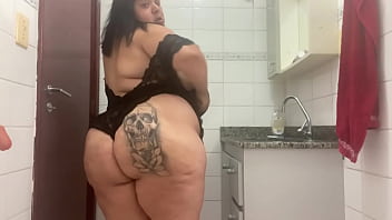 Entrei No Banheiro Com Todo Mundo Em Casa E Gozei No Chão Do Banheiro Com Meu Dildo Enorme -mary Jhuana