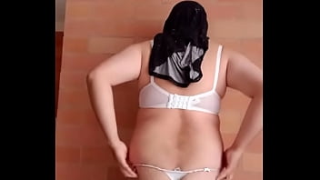 Sexy Y Coqueta Liseth En Ropa Interior, Presume Su Pene Y Se Masturba