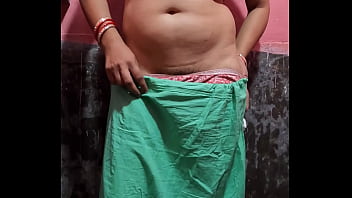 Desi Wife Is Shaving Her Pussy