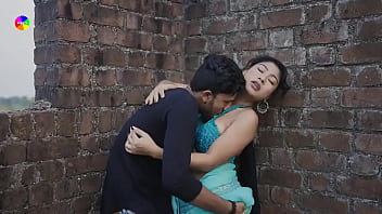 देसी लड़की को खेत में बेवकूफ बना के चोदा हिन्दी