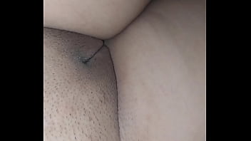 Minha Esposa Durmindo Toda Peladinha Aí Eu Aproveito E Filmo A Bucetinha Lisinha Bem Raspadinha