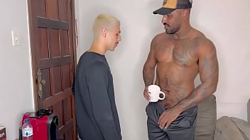 Negão Pauzudo Dando Leito Pro Filho Novinho Da Vizinha Que Foi Pedir Açúcar Bare