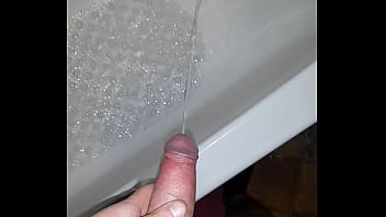 Pissing In The Bath - teen, piss - Video 1301913