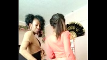 2 Jeune Parisienne Dance