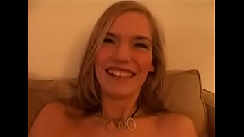 Vlaamse Zoë Neukt Met Haar Vriend Op Een Handymanfilmpje