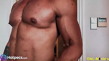 A Strong Muscularmodel Getting His Muscles Ready For Shoot!️️