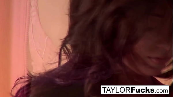 Taylor' Sexy In Pink